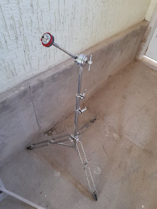 Продаю 2 стоейки для ударной установки в хорошем состоянии