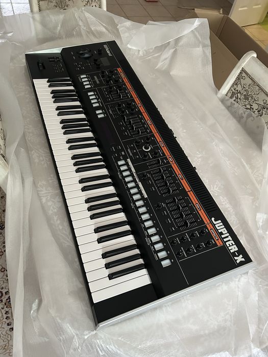 Синтезатор Roland Jupiter X