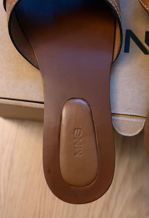 Чехли от естествена кожа Mango