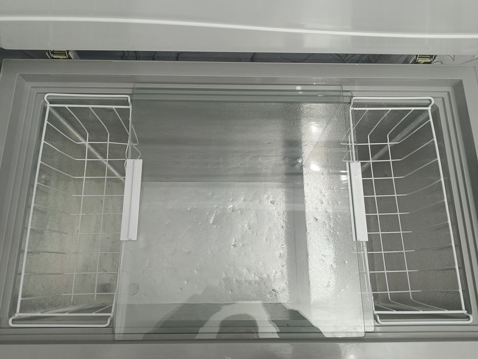 Морозильник почти новй