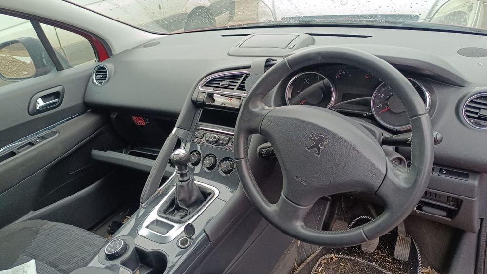 Vand peugeot 3008 cu volan pe dreapta ( defect )