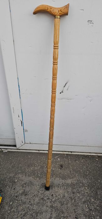 baston din lemn scluptat sprijin seniori