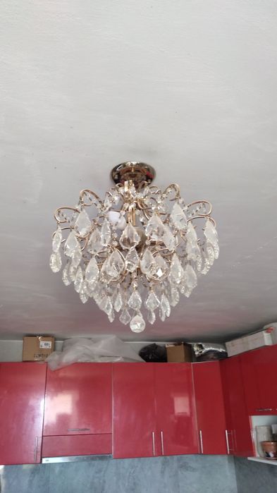 Продам красивую люстру