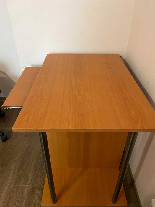 Продавам бюро в перфектно състояние