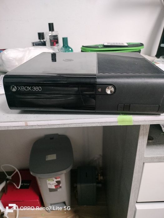 Xbox 360 de vânzare funcționează ferfect estetic8/10.