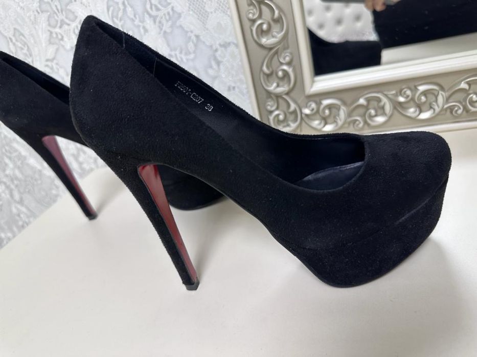 Продаю туфли женские