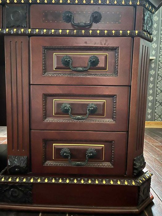 Стол письменный из дерева