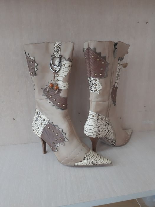 Продам женские сапоги