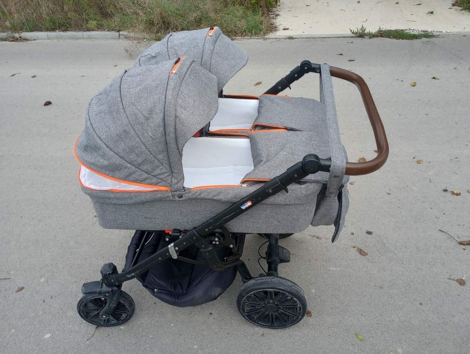 Количка за близнаци