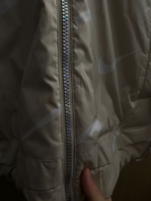 Продавам яке на марката Nike