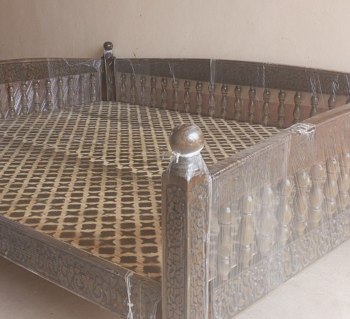 Тапчан, Сури, Крават Рассрочка