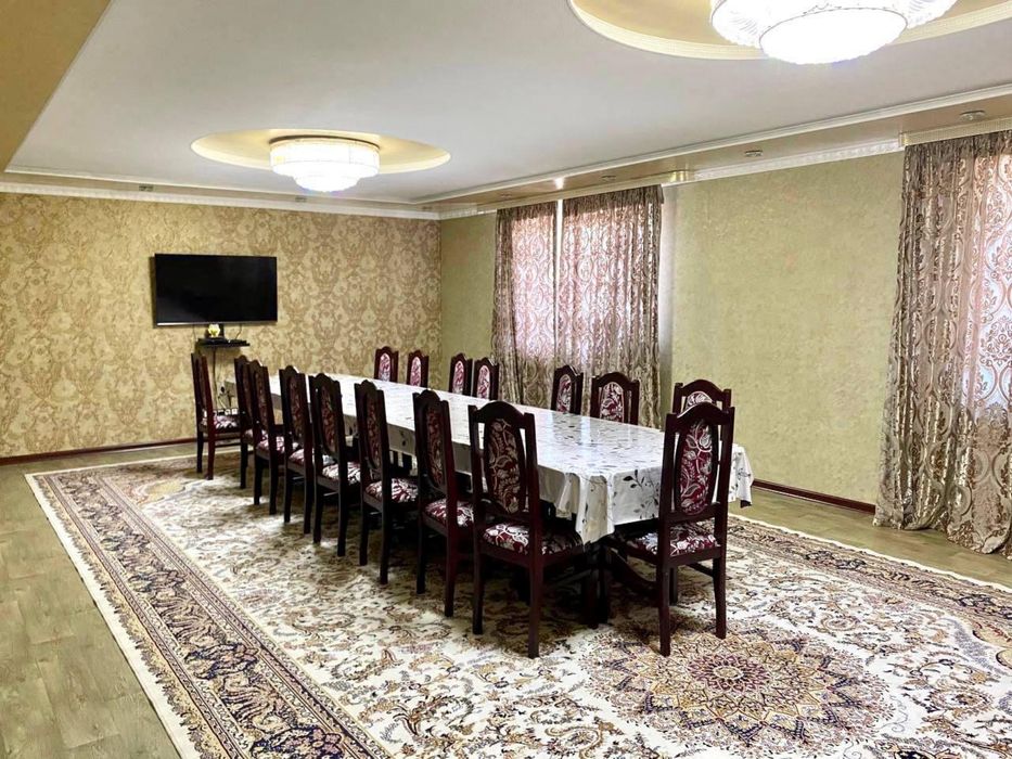 2 стола, со стульями для гостиной