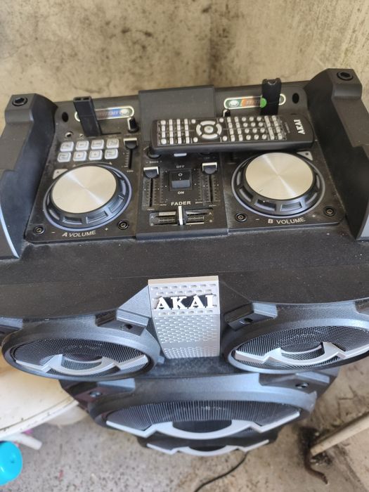 Vând sau schimb boxa activa folosita 2 luni