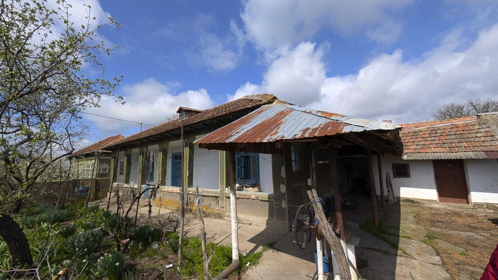 Vand casă bătrânească cu teren generos de ~2000 mp | Comuna Traian, Teleorman
