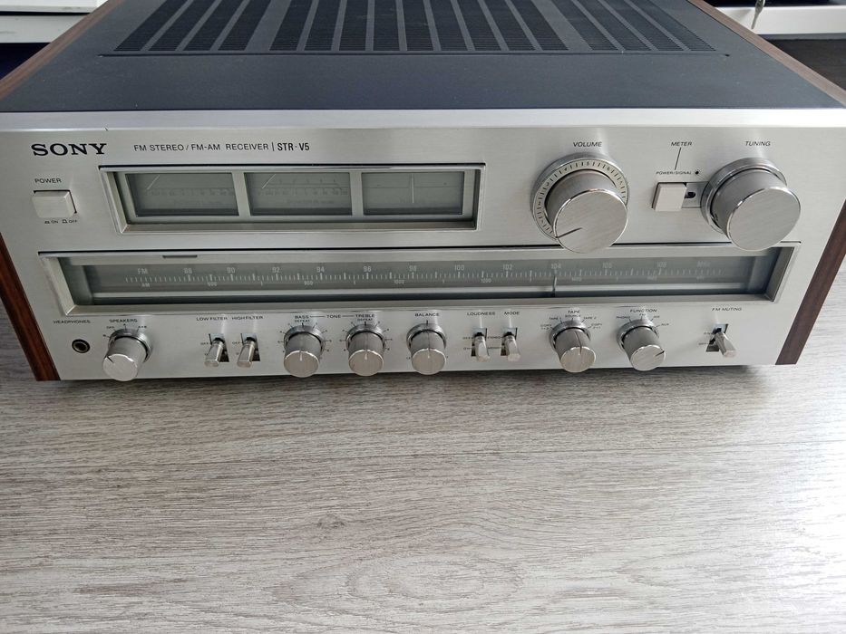 Продавам SONY STR V5