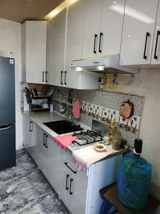 Kuxnni garnitur sotiladi