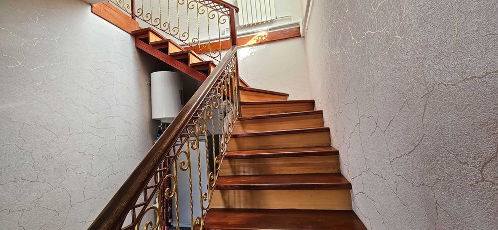 Продам 2-х этажный дом