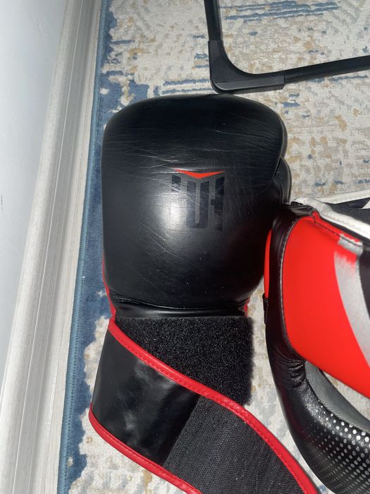 продам шлем и перчатку