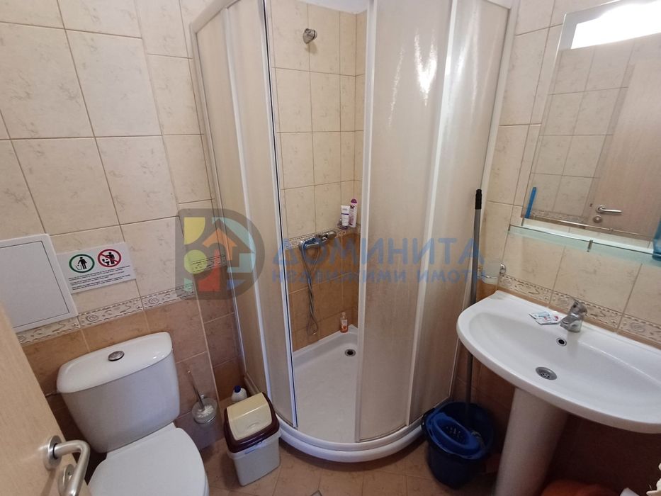 Просторен еднообемен апартамент на морския бряг.