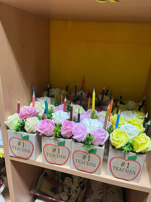 Букети от сапунени рози и изкуствени цветя