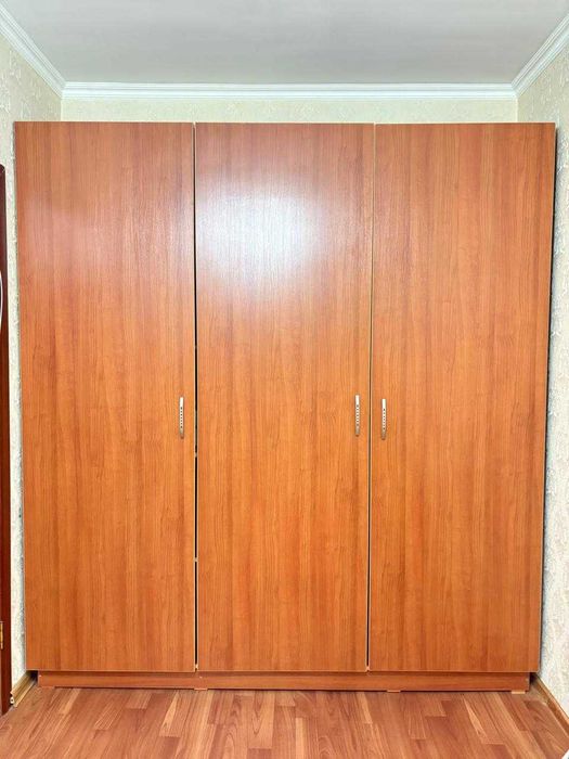 Диван с хранением,  почти новый,