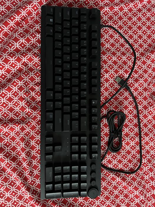 Razer Huntsman V2 с Razer Clicky Optical Switches (лилави суичове)