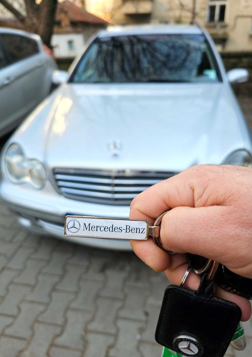 Ключодържател с регистрационен номер и надпис послание