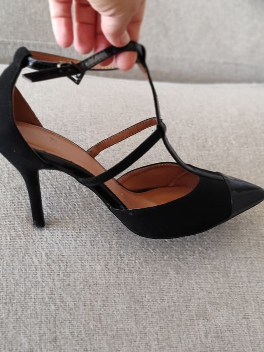 Прекрасни официални обувки 38