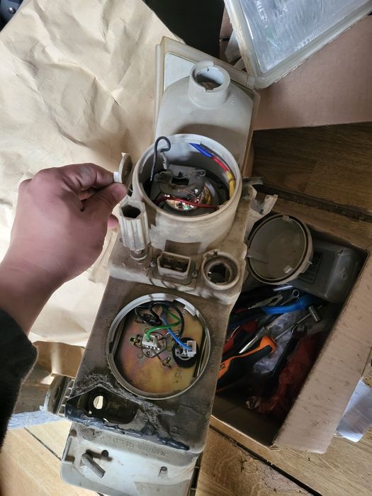 Продам оригинальные фары ваз 2110