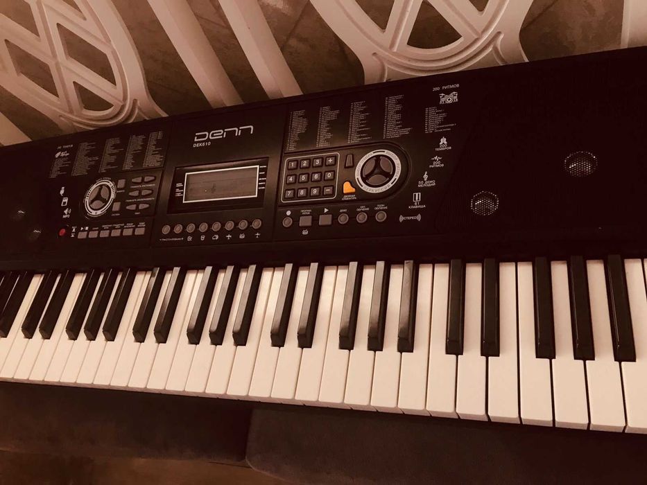 синтезатор новый Denn
