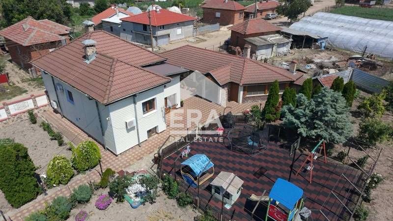 ЛУКСОЗНО ИМЕНИЕ С ДВУЕТАЖНА КЪЩА, МЕХАНА, ЛЯТНА КУХНЯ И ОГРОМЕН ДВОР С