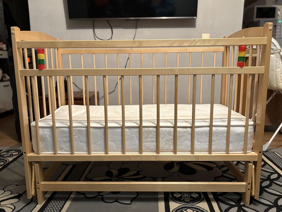 Продам манеж с маятником