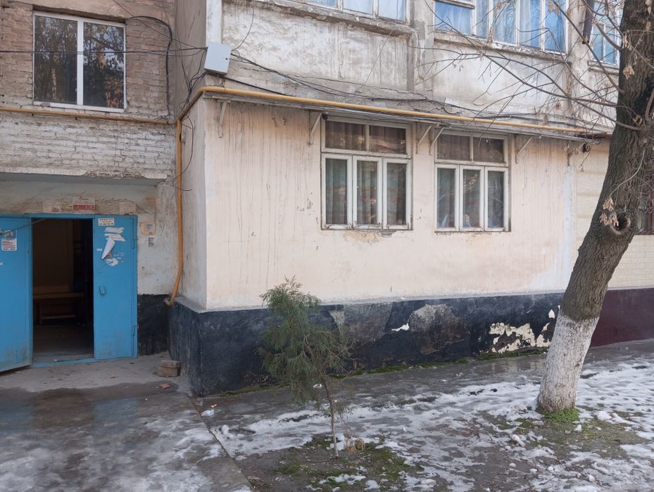 Квартира сотилади 2 хонали сентрда жойлашган 1қаватда ремонти ўртача