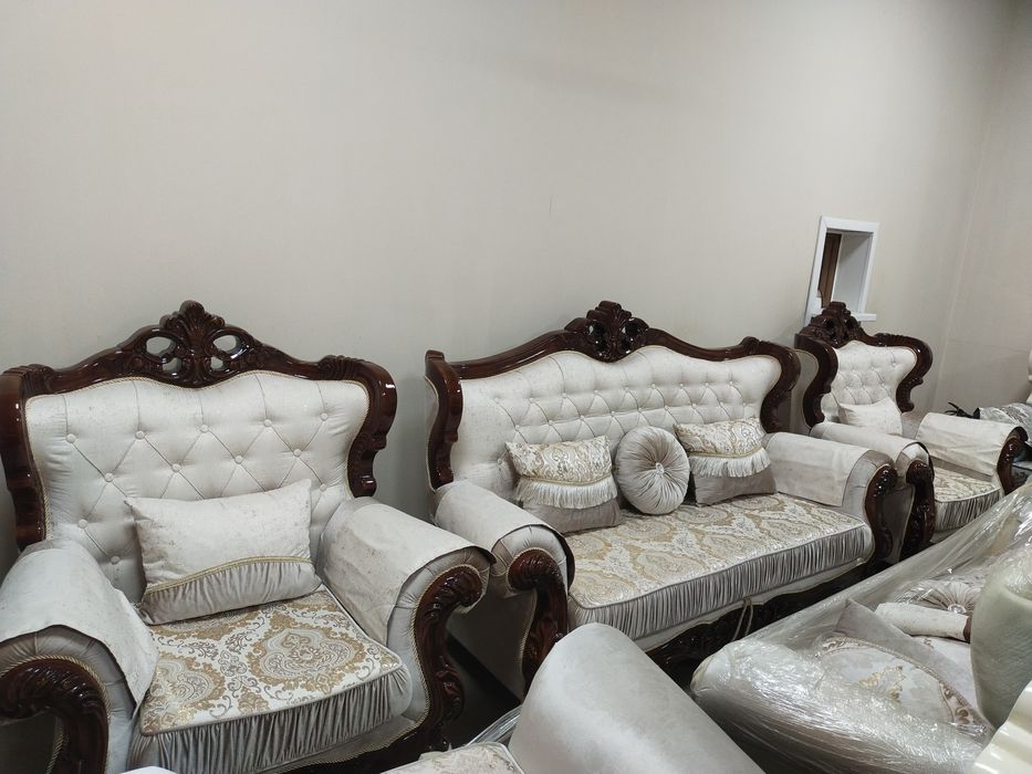 Диван королевский с двумя креслами!