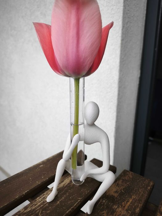 Statuetă vază abstractă cu eprubetă