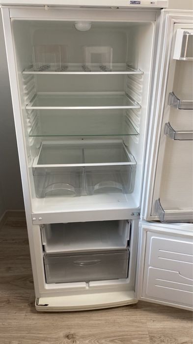 Продам холодильник Атлант