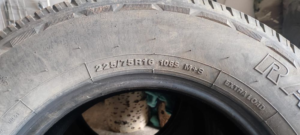 Продам комплект шин R16  на ВАЗ..