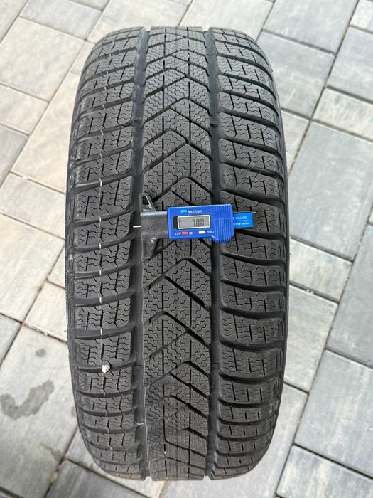 Anvelope de iarnă second-hand PIRELLI SOTTOZERO 3 RunFlat 225/45 R17