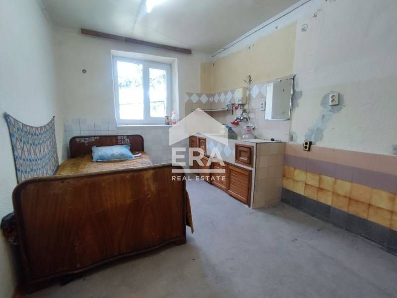 Прекрасна двуетажна къща в село Клокотница