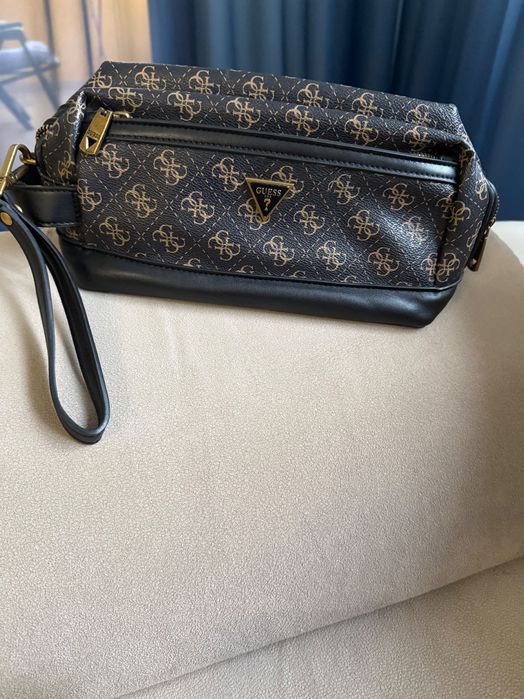 Чантичка/несесер унисекс Guess