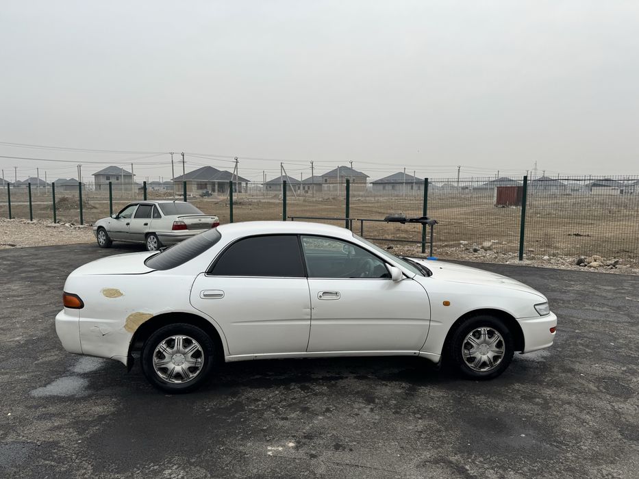 продается toyota carina ed