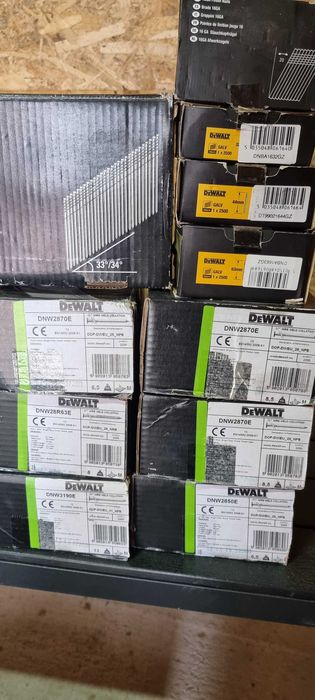 Vind scule marca dewalt noi  și folosite info la telefon