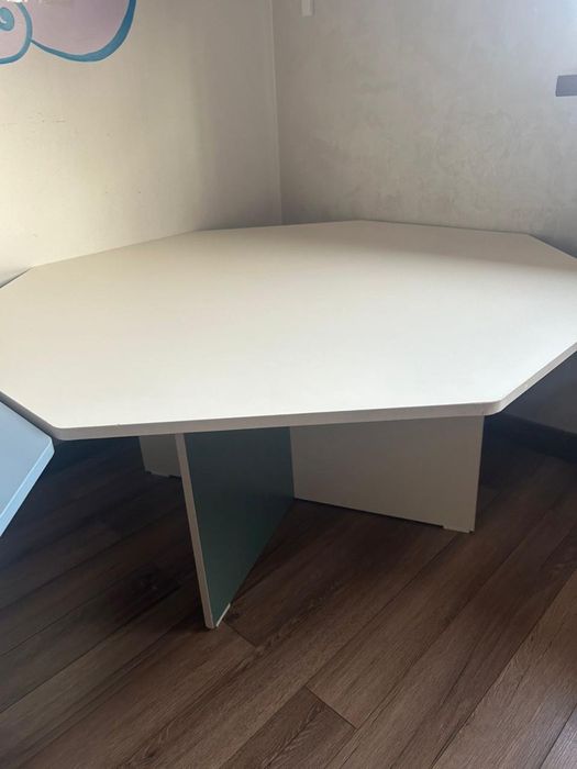 Срочно Продам детские столы