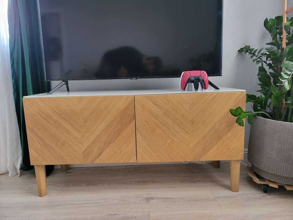 Masuta TV IKEA, suprafata de sticla 750 Lei