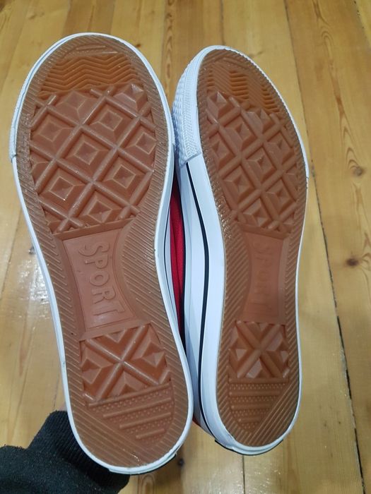 Нови Червени кецове 37н