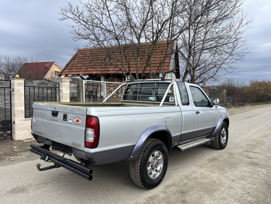 Nissan Navara King Cab 2.5 TD