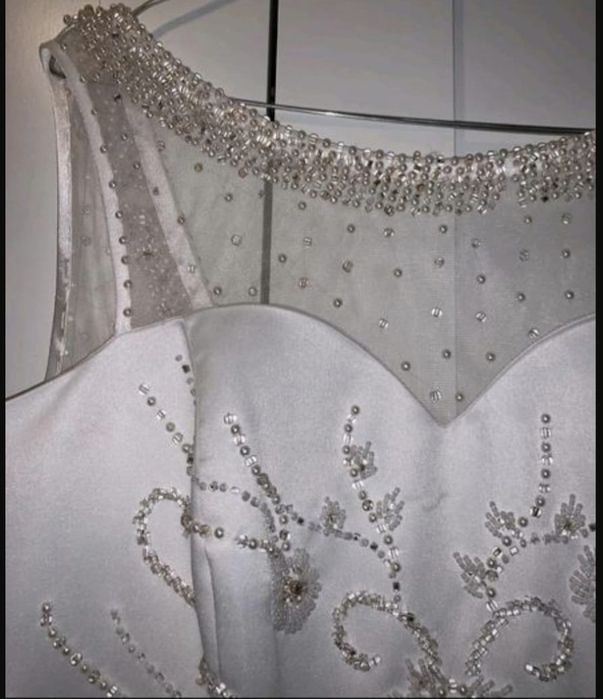 Rochie de mireasă potrivită la mărimile S, M, L
