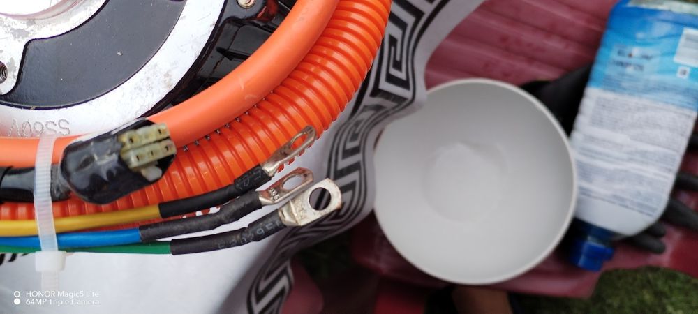 Vând motor triciclu mașina electrica 2000w  60v produsele sunt noi am și facura