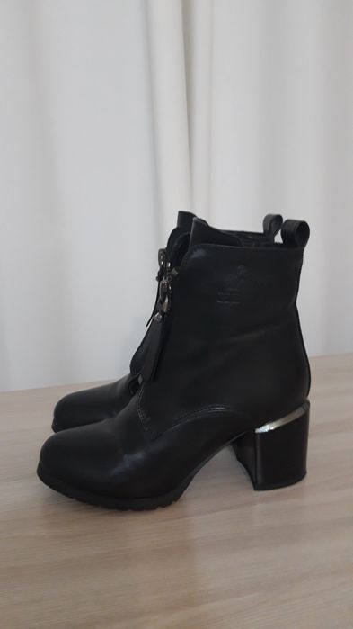 Продам ботильоны 33 размер