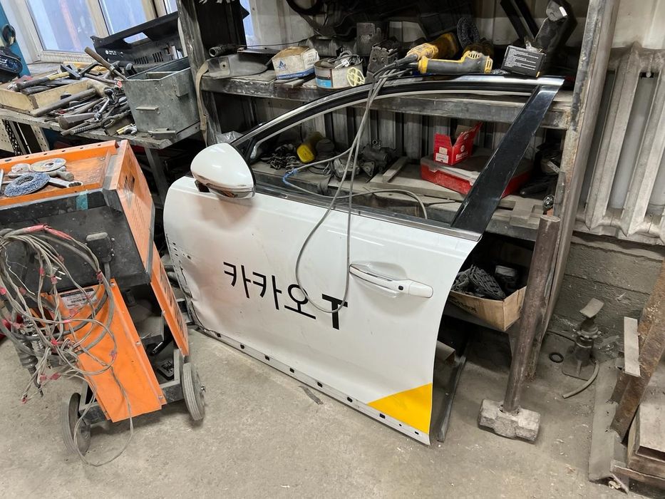 Продам передний дверь левый на Киа к7